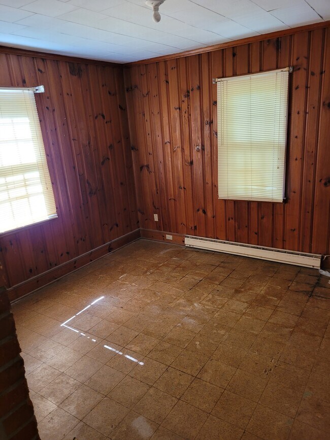 Building Photo - 909 Sherwood Dr