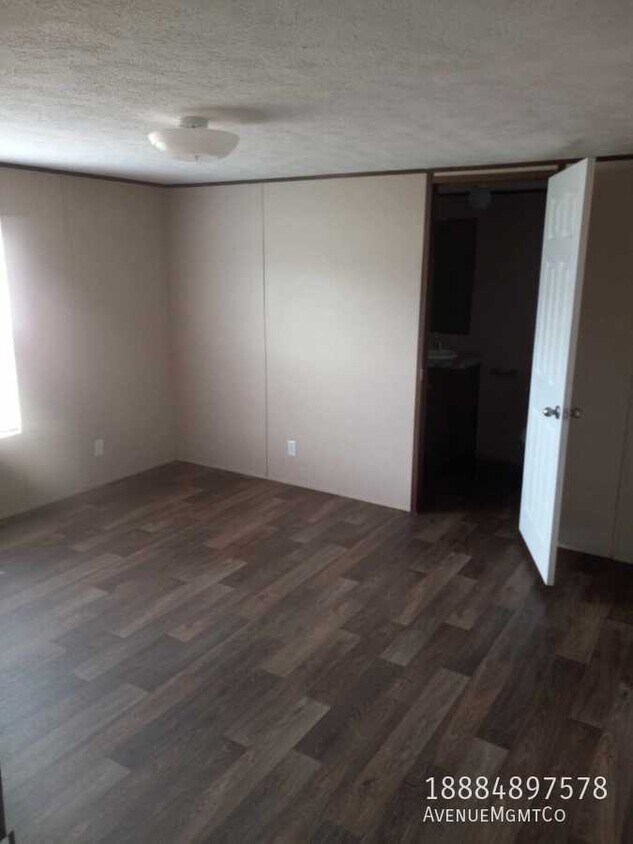 Foto del edificio - 327 Old Tavern Ln