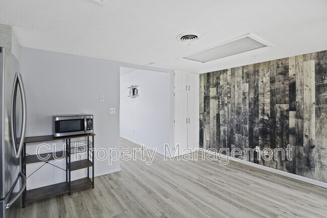Foto del edificio - 1202 Dean Dr