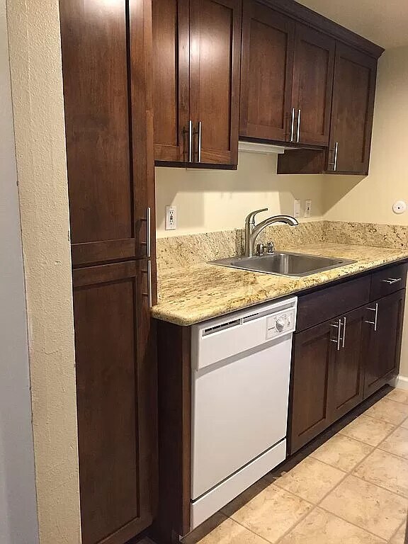 Foto del edificio - 2468 Larkspur Ln
