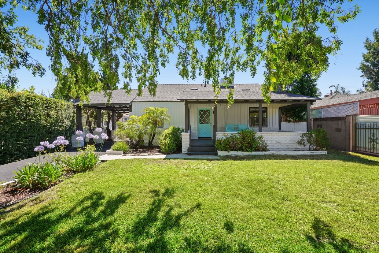 Primary Photo - 4940 Placidia Ave