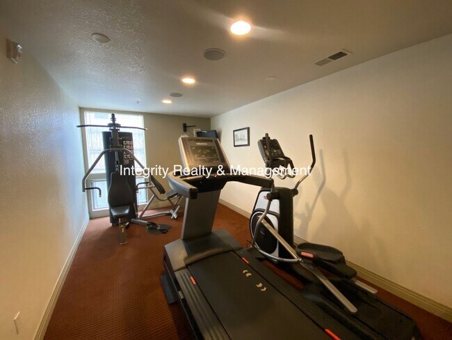 Photo - 2620 W Front View Cres Dr House