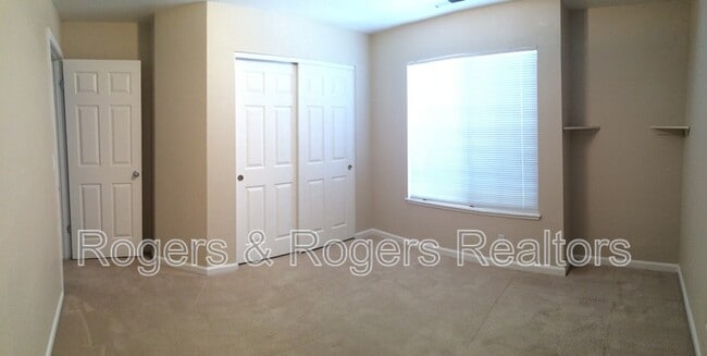 Foto del edificio - 213 Houghton St