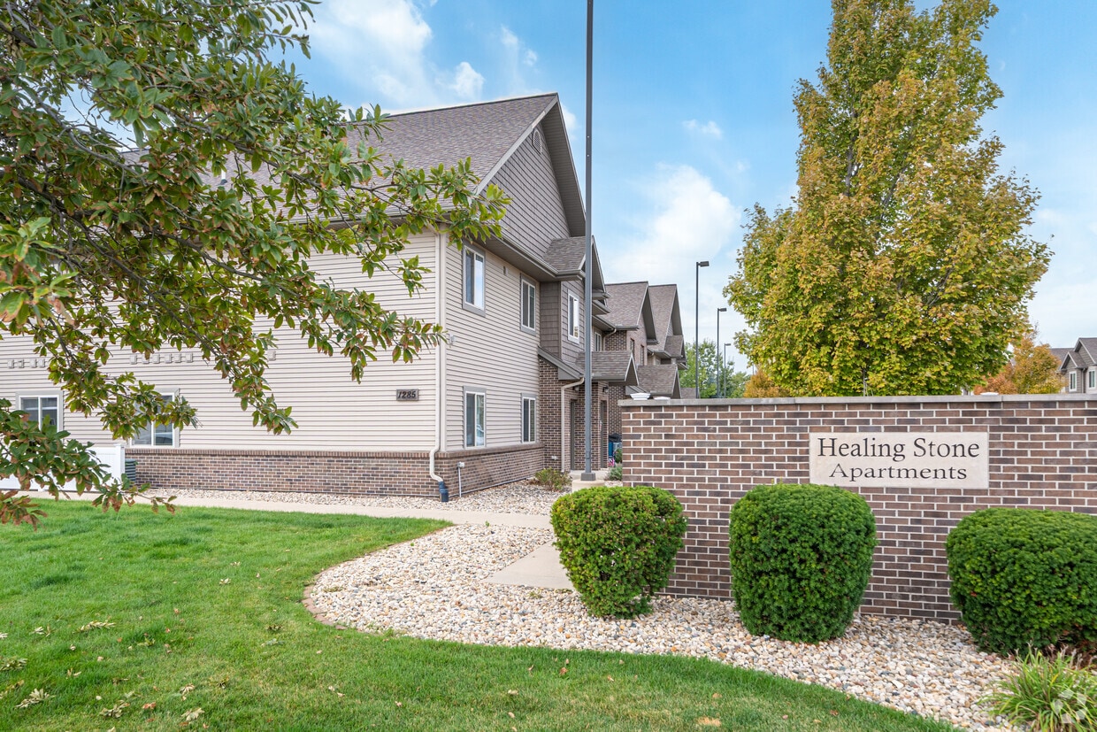 Foto principal - Healing Stone Court Apartments