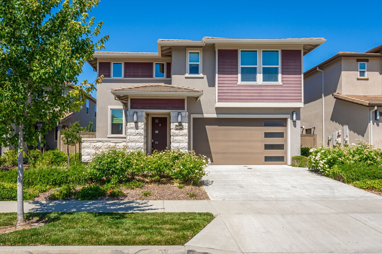 Foto principal - 4455 English Elm St