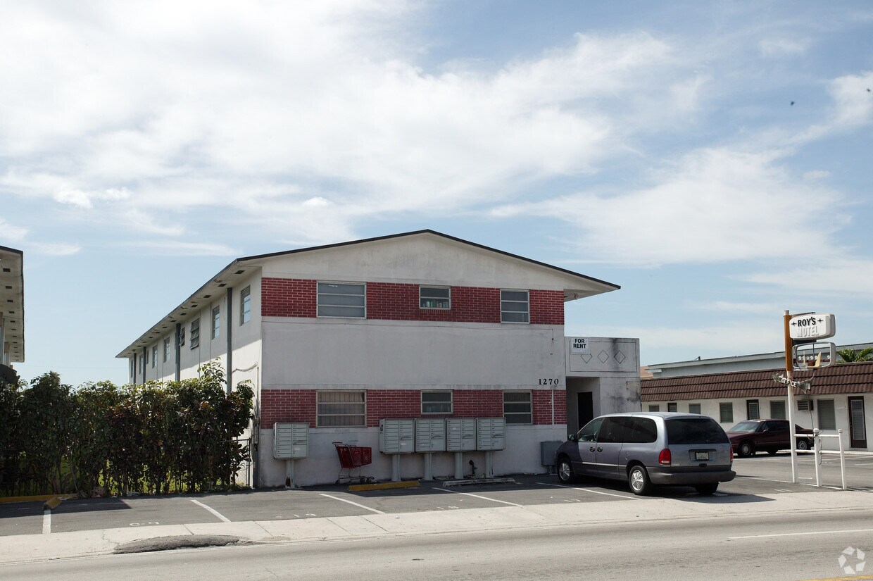 Building Photo - 1270 W 29th St