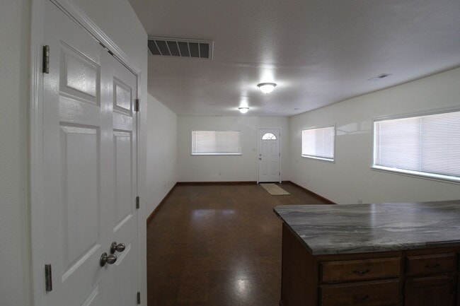 Building Photo - N10th754