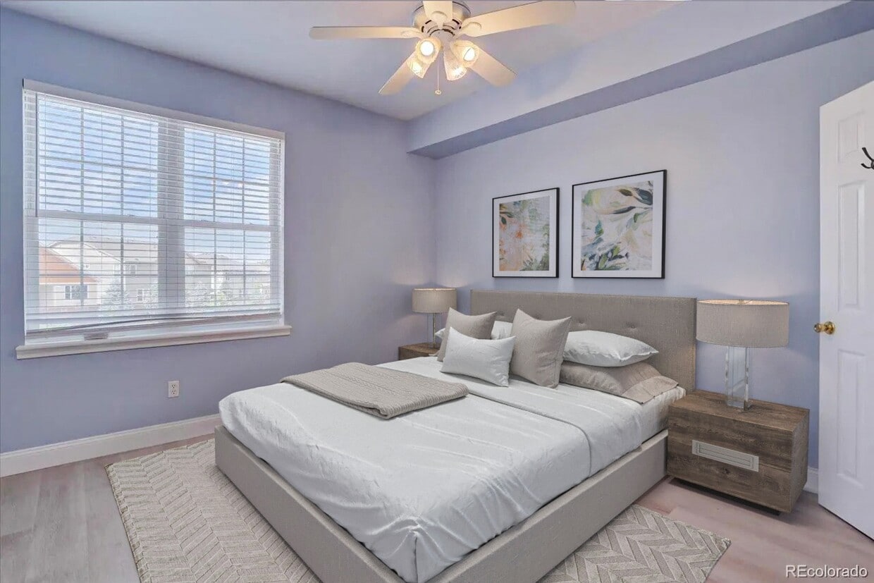 Building Photo - Sun soaked & roomy 1br with community pool...