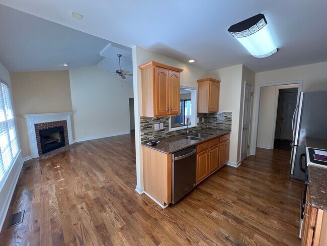 Foto del edificio - For Rent in Charleston Ridge