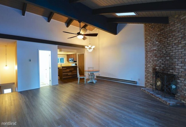 Building Photo - 321 Ski Way