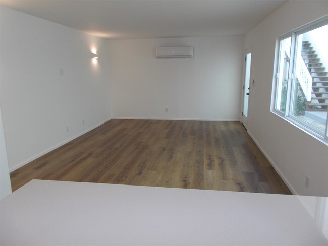 Building Photo - 925 W Balboa Blvd