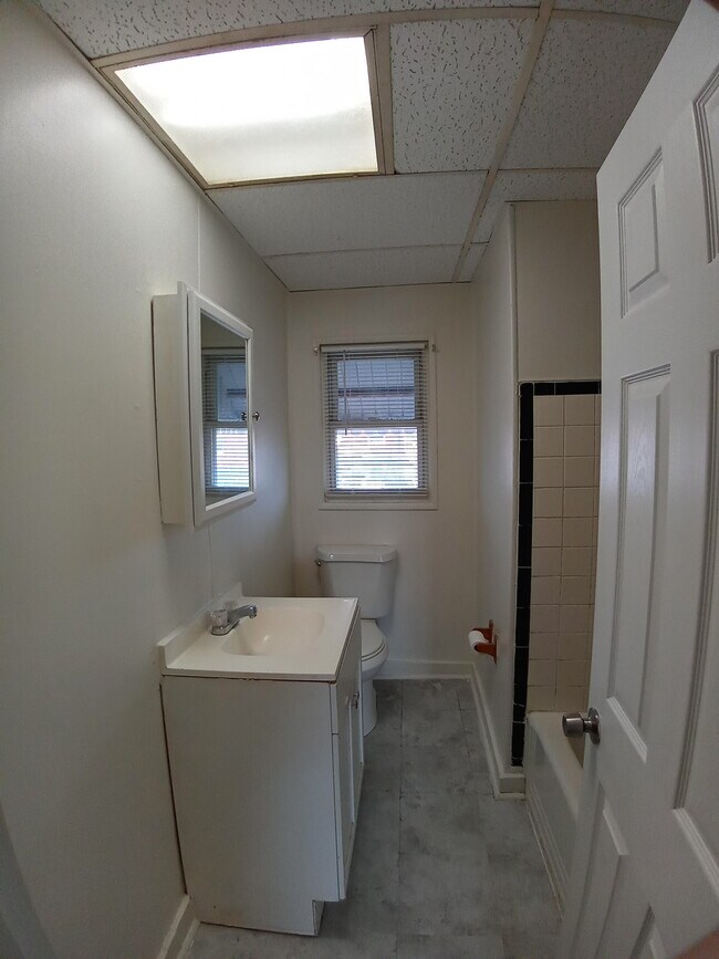 Building Photo - 3810 Saint Margaret St