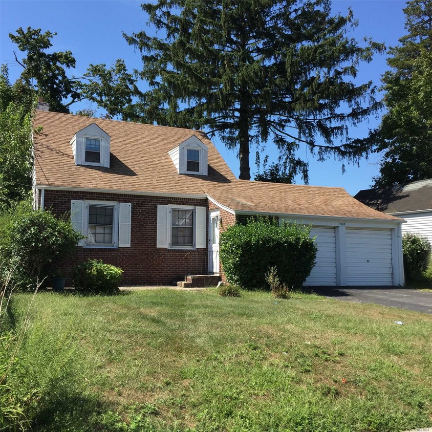 Primary Photo - 300 Jackson Ave