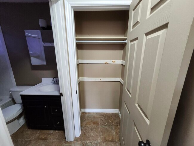 Building Photo - 9 Green Valley Dr