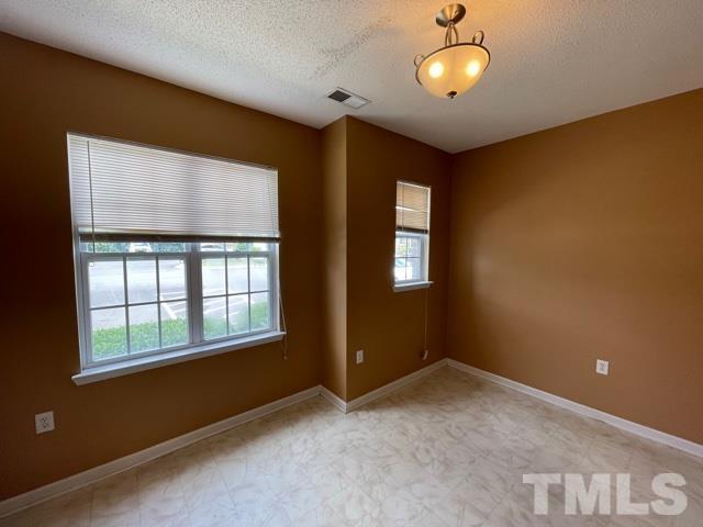 Foto del edificio - 352 E Willhaven Dr