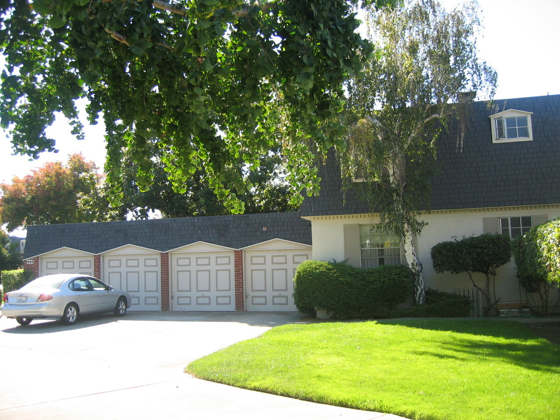 Building Photo - 995 Ponderosa Ave