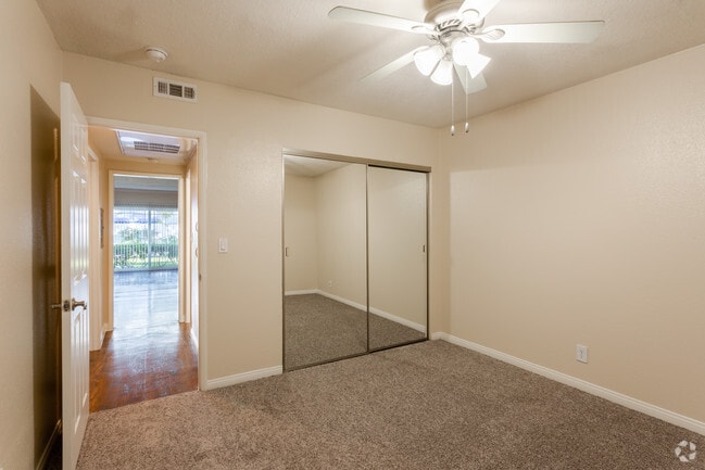 3BR, 2BA - 1200 SF - Summer Crest Apartments