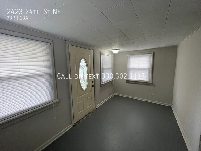 Building Photo - Three bedroom one bathroom home for rent