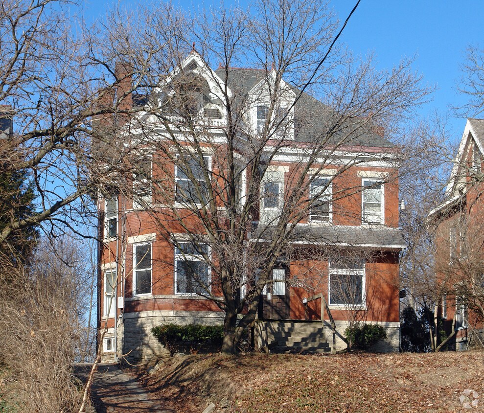 Primary Photo - 2233 Park Ave
