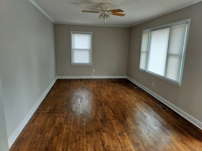 Building Photo - Elbow Room and Workshop