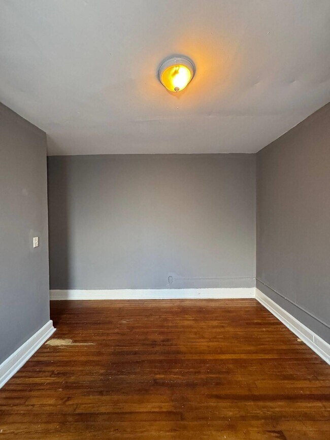 Foto del edificio - 220 Roseville Ave