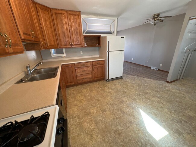 Building Photo - Treynor 2 Bedroom House
