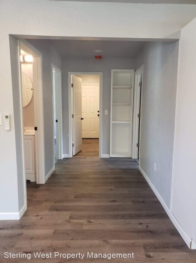 Foto del edificio - 345-345 Berrydale Ave