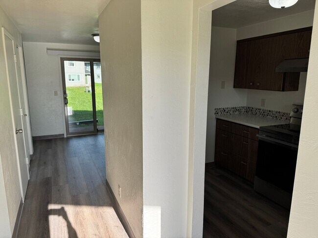 Foto del edificio - Updated 2 bedroom 1.5 bathroom duplex!