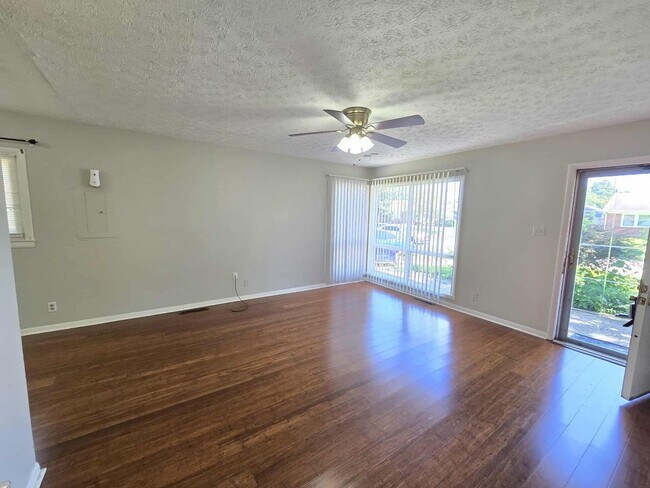 Foto del edificio - 3318 Moulton Ln