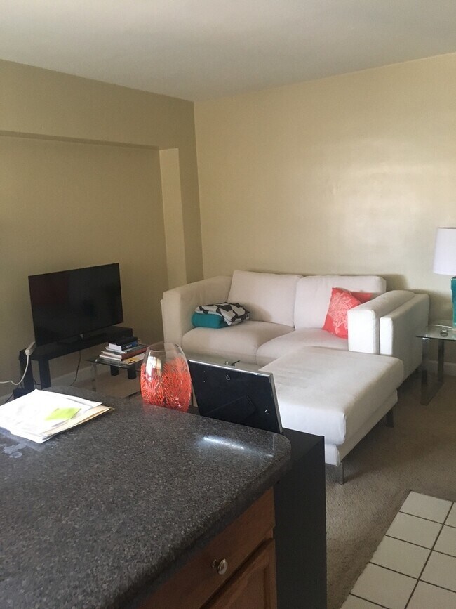 Foto del edificio - 4970 N Marine Dr