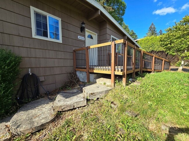 Foto del edificio - Updated 2-Story home with Day light basement. Big lot w/ RV & Boat parking