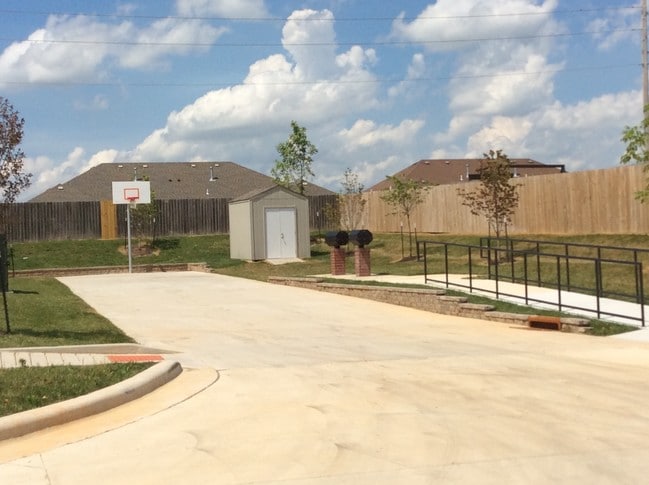Building Photo - Oakwood Place