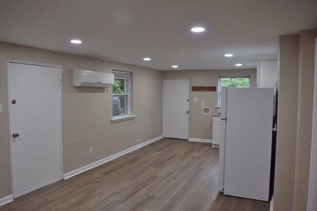Cocina - 4103 N Center St