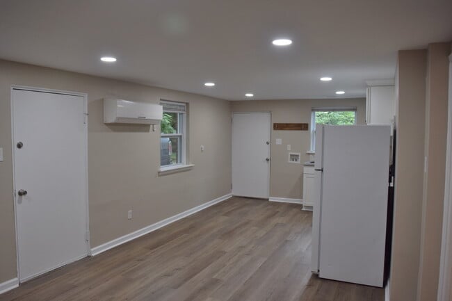 Kitchen - 4103 N Center St