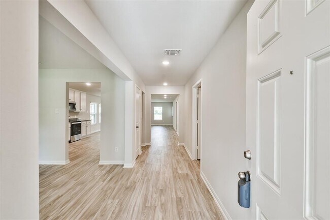 Building Photo - 27208 Blueberry Hill Dr