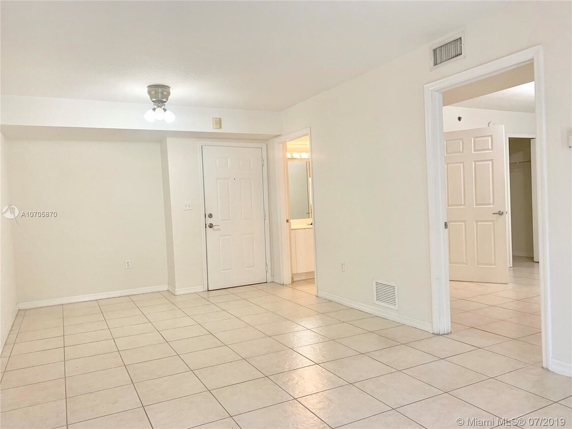 Primary Photo - 2475 NW 16th St Rd