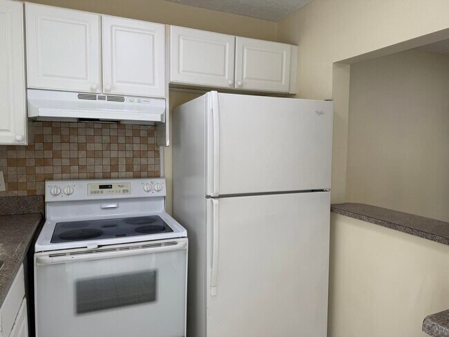Foto del edificio - 9915 Sandalfoot Blvd