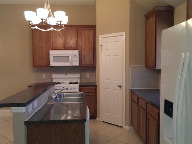 Building Photo - 15831 Collinsville Dr