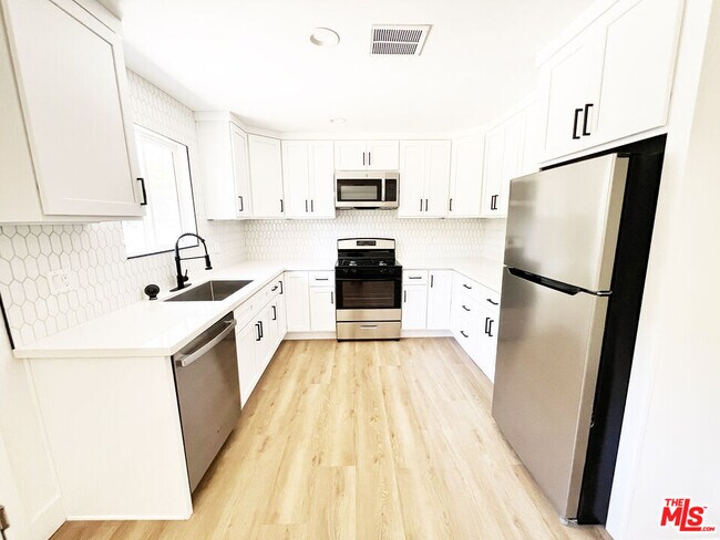 Foto del edificio - 4192 Marlton Ave