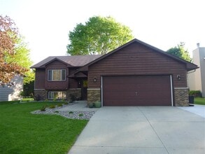 Building Photo - 808 Chalet Dr NW
