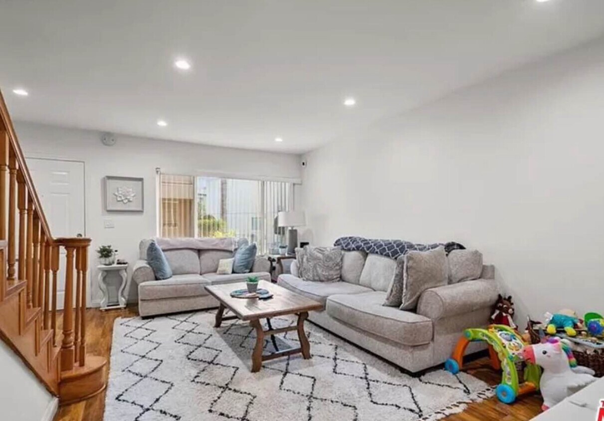 Foto principal - 6252 Morse Ave
