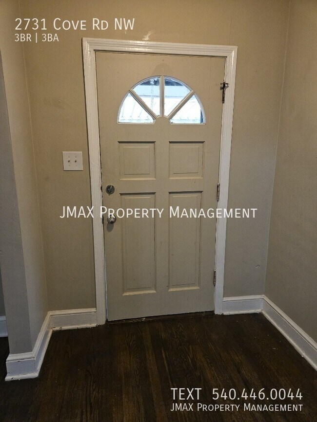 Foto del edificio - 2731 Cove Rd