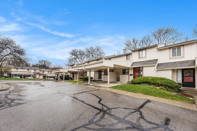 Building Photo - 1549 Charter Oak Dr
