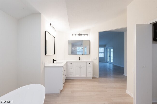 Foto del edificio - 15200 Sweetwater Ct