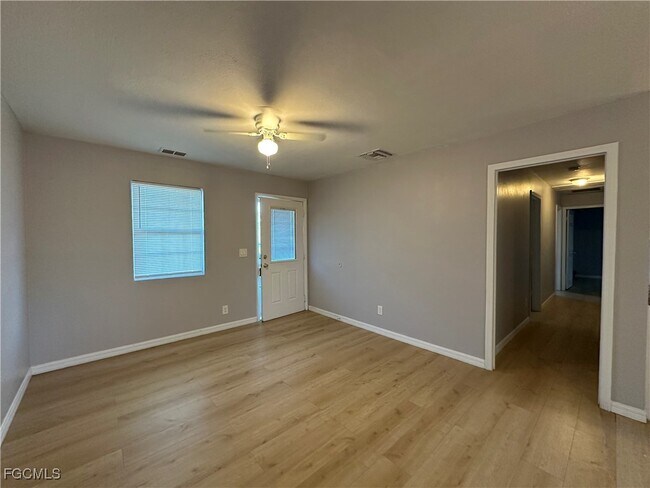 Foto del edificio - 4717 Douglas Ln