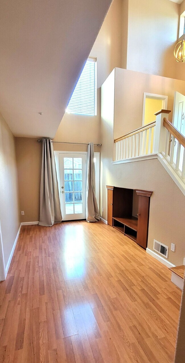 Foto del edificio - Spacious Home in Desirable Skypark Neighbo...