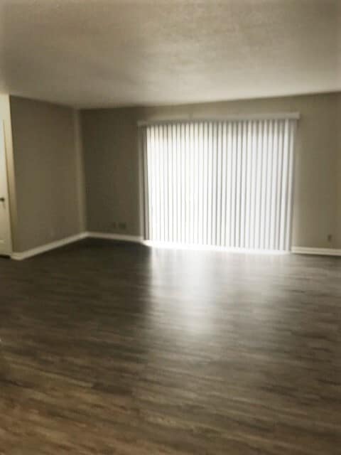 Livingroom - 5210 N Montclair Ave