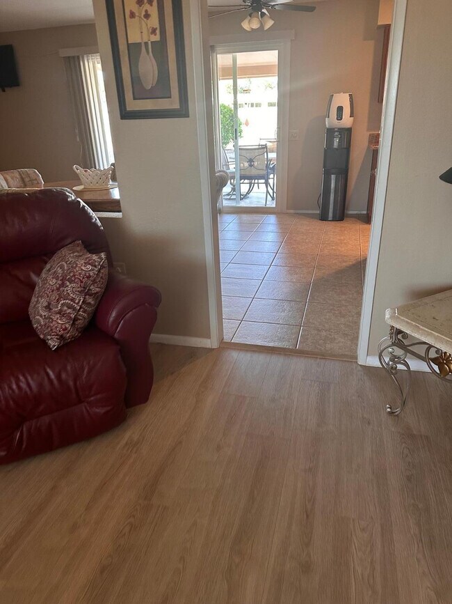 Foto del edificio - 10214 W Burns Dr