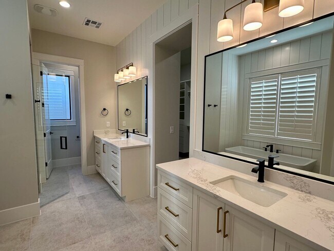 Foto del edificio - 5 Bedroom Home In Washington Fields