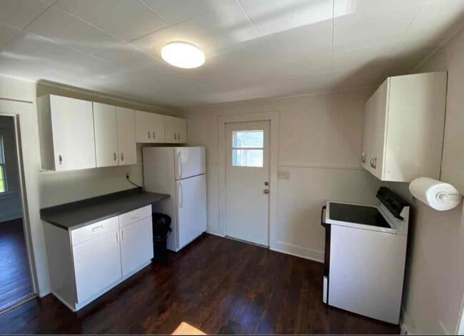 Building Photo - 127 Perry St